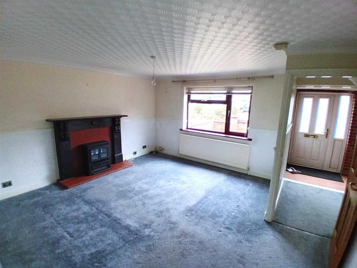 3 bed property in Whitehall Gardens, Retford